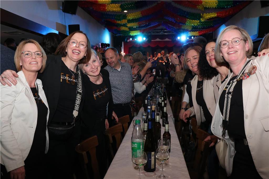Eindrücke vom ersten Büttabend der Burggeister