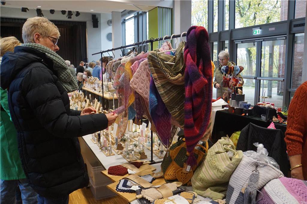 Eindrücke vom ersten Kreativmarkt "DAHbastelei" in Herbern am Sonntag (17.11).