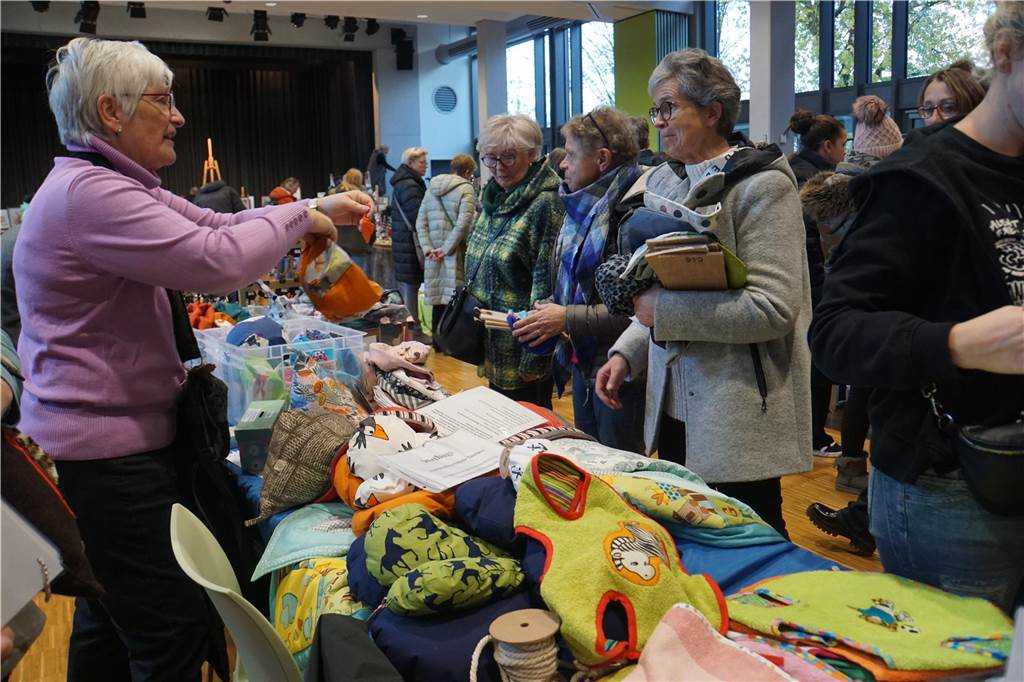 Eindrücke vom ersten Kreativmarkt "DAHbastelei" in Herbern am Sonntag (17.11).