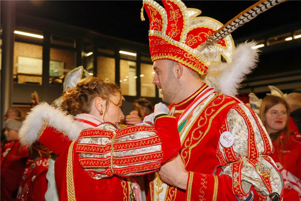 Eindrücke vom Fackelzug der Raesfelder Karnevalisten zum Rathaus und der Schlüsselübergabe