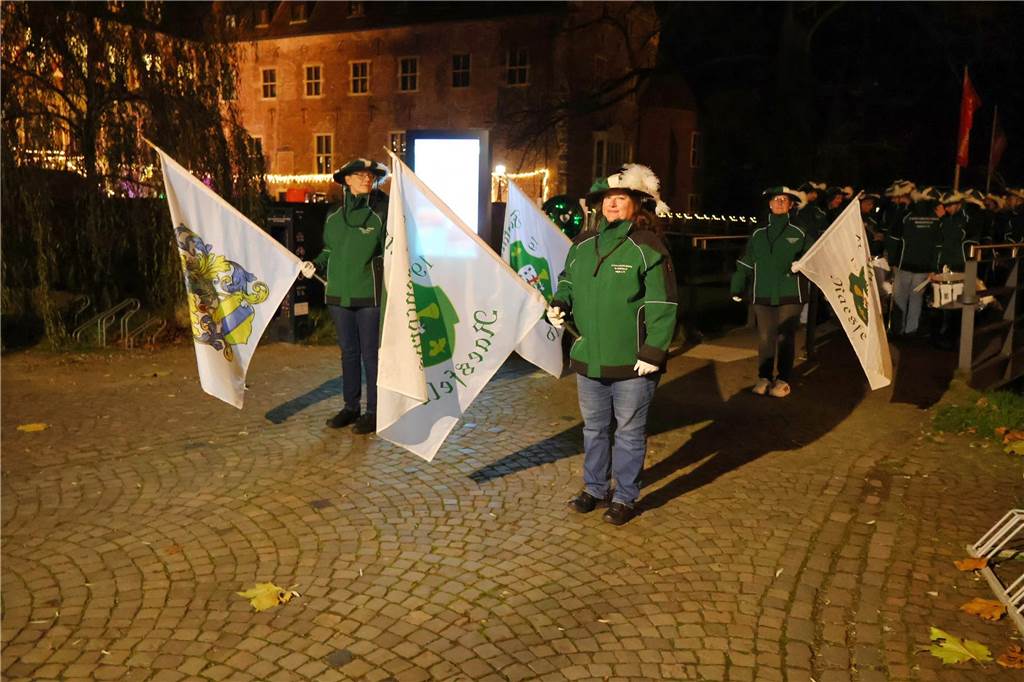 Eindrücke vom Fackelzug der Raesfelder Karnevalisten zum Rathaus und der Schlüsselübergabe