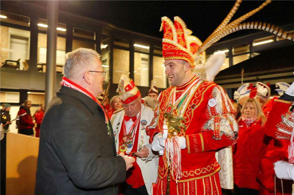 Eindrücke vom Fackelzug der Raesfelder Karnevalisten zum Rathaus und der Schlüsselübergabe