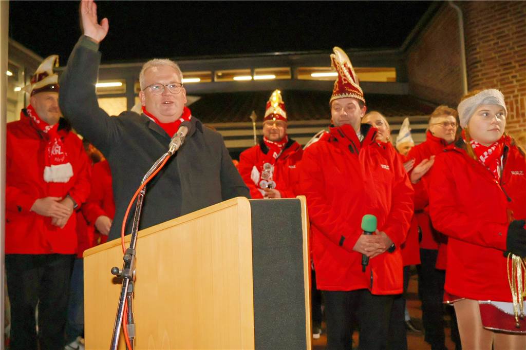 Eindrücke vom Fackelzug der Raesfelder Karnevalisten zum Rathaus und der Schlüsselübergabe