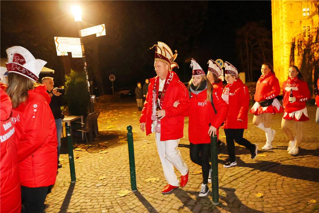 Eindrücke vom Fackelzug der Raesfelder Karnevalisten zum Rathaus und der Schlüsselübergabe