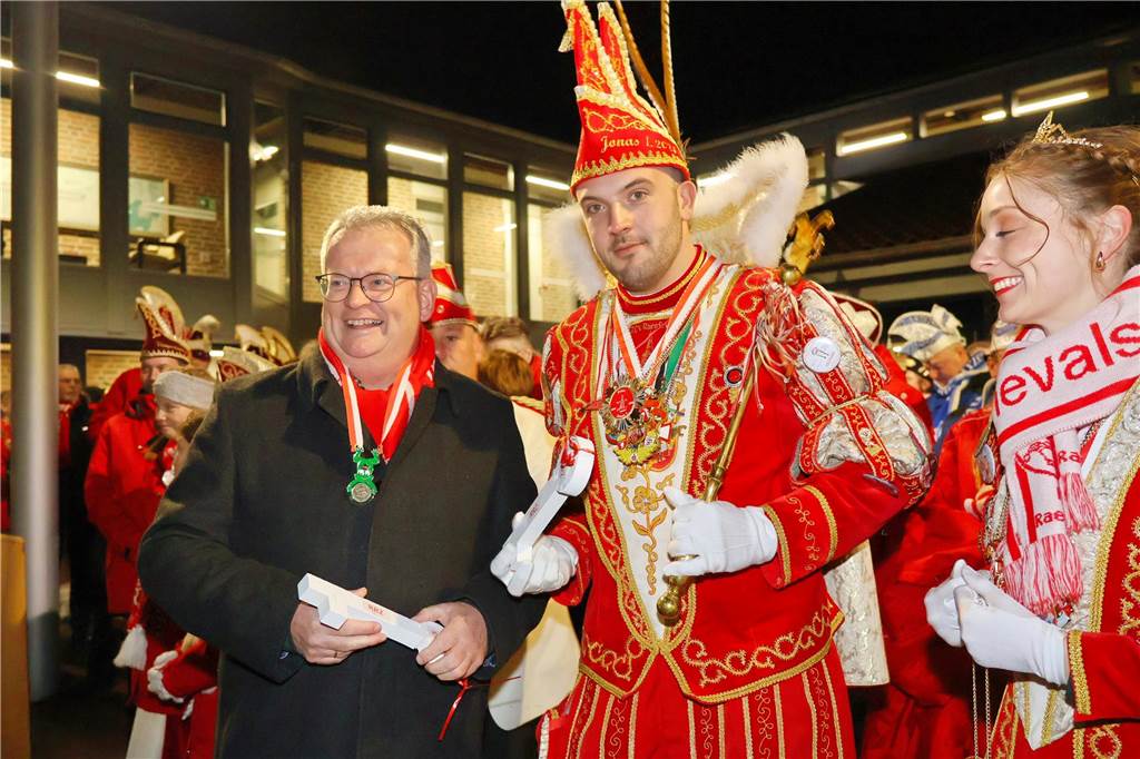 Eindrücke vom Fackelzug der Raesfelder Karnevalisten zum Rathaus und der Schlüsselübergabe