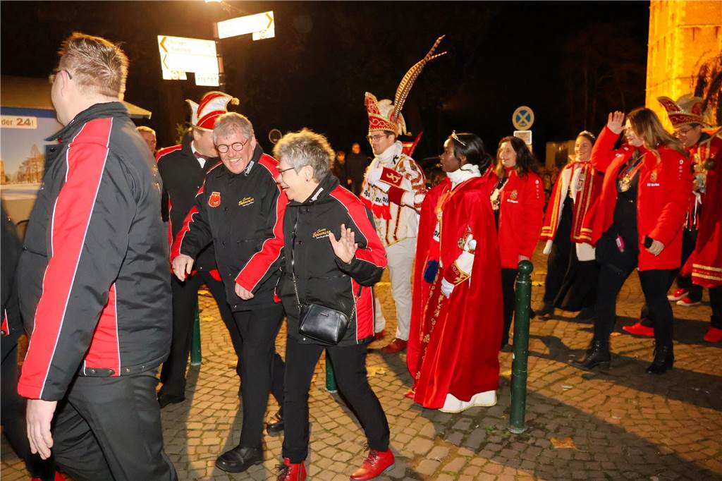 Eindrücke vom Fackelzug der Raesfelder Karnevalisten zum Rathaus und der Schlüsselübergabe