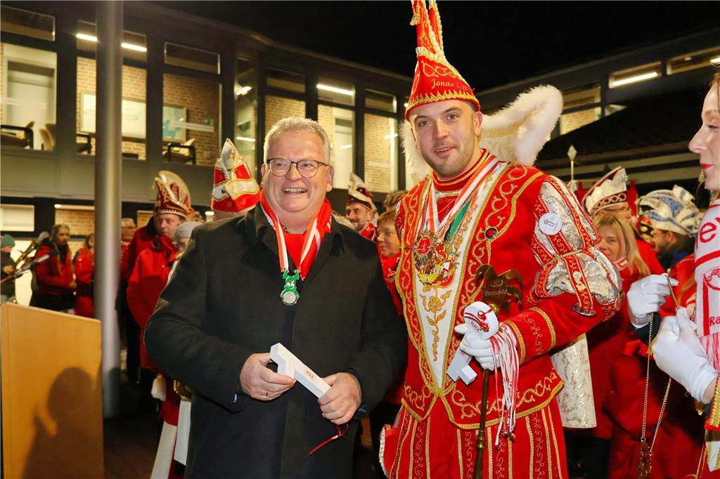 Eindrücke vom Fackelzug der Raesfelder Karnevalisten zum Rathaus und der Schlüsselübergabe