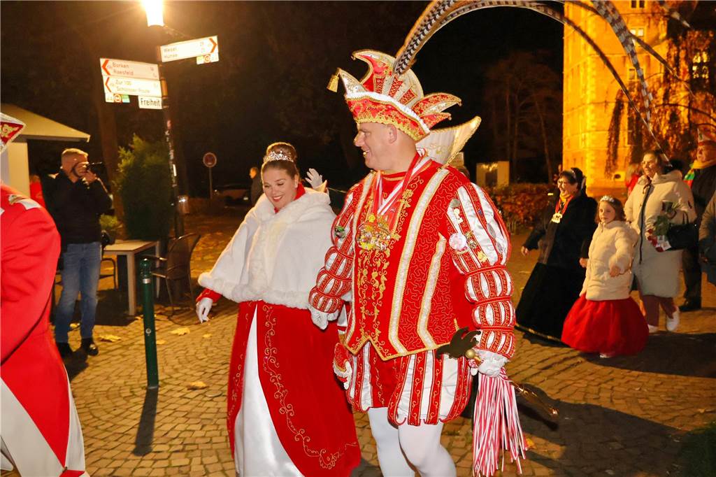 Eindrücke vom Fackelzug der Raesfelder Karnevalisten zum Rathaus und der Schlüsselübergabe