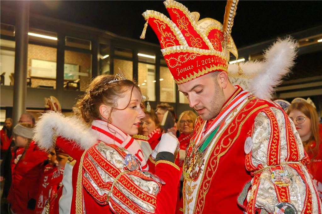 Eindrücke vom Fackelzug der Raesfelder Karnevalisten zum Rathaus und der Schlüsselübergabe