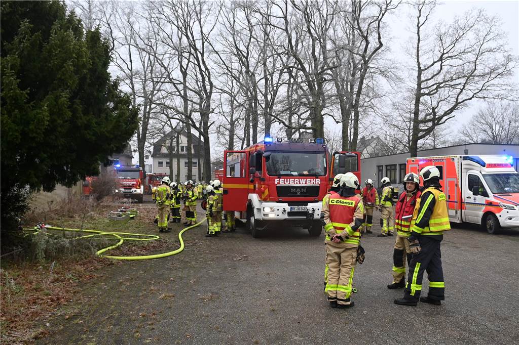 Eindrücke vom Feuerwehreinsatz in der ehemaligen Realschule an der Bismarckstraße in Hervest.