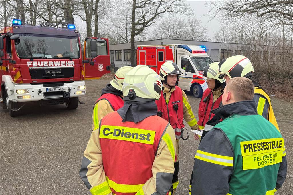 Eindrücke vom Feuerwehreinsatz in der ehemaligen Realschule an der Bismarckstraße in Hervest.