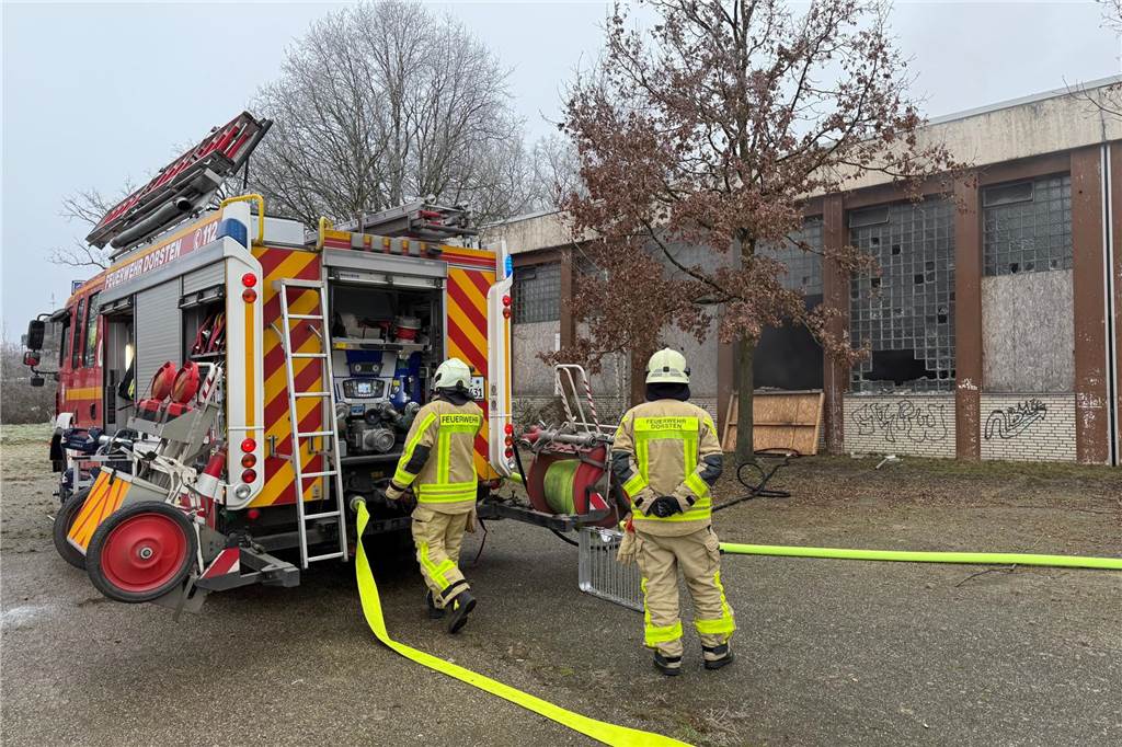 Eindrücke vom Feuerwehreinsatz in der ehemaligen Realschule an der Bismarckstraße in Hervest.