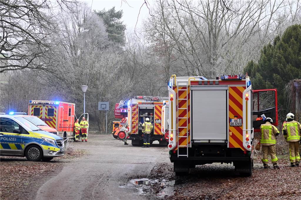 Eindrücke vom Feuerwehreinsatz in der ehemaligen Realschule an der Bismarckstraße in Hervest.