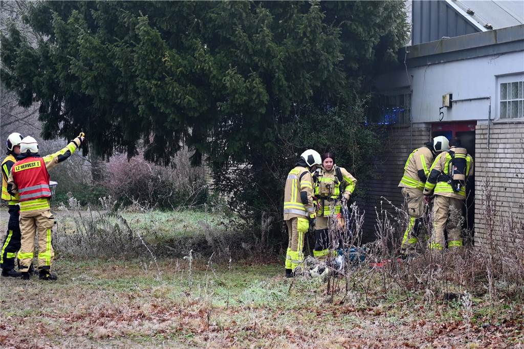 Eindrücke vom Feuerwehreinsatz in der ehemaligen Realschule an der Bismarckstraße in Hervest.