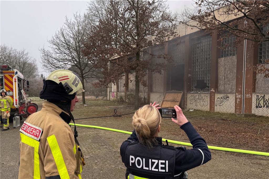 Eindrücke vom Feuerwehreinsatz in der ehemaligen Realschule an der Bismarckstraße in Hervest.