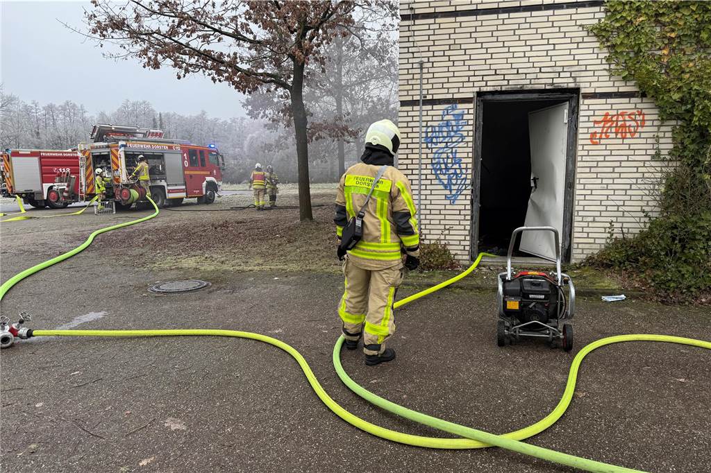 Eindrücke vom Feuerwehreinsatz in der ehemaligen Realschule an der Bismarckstraße in Hervest.
