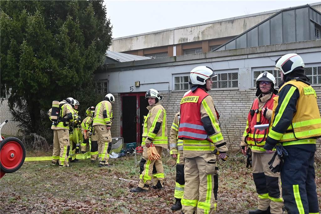 Eindrücke vom Feuerwehreinsatz in der ehemaligen Realschule an der Bismarckstraße in Hervest.