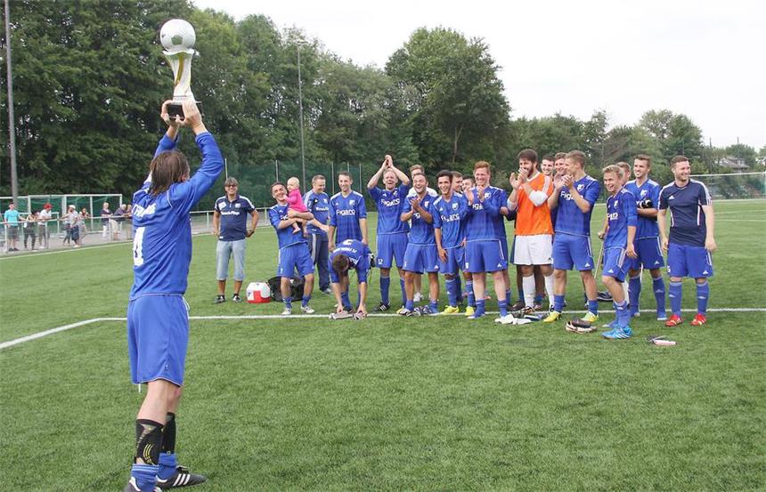 So wird im Sommer bei den Senioren gespielt Eindrücke vom Finale der Fußball-Stadtmeisterschaft zwischen Wacker Obercastrop und dem FC Frohlinde.