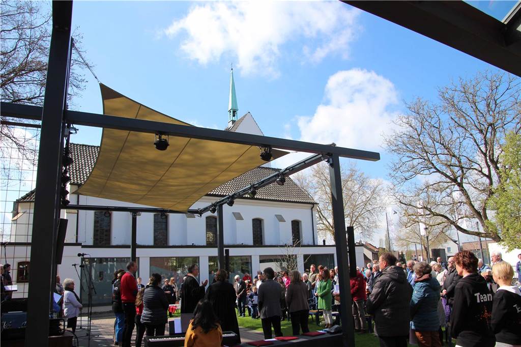 Eindrücke vom Gottesdienst im Gartenpark und dem Gemeindefest in und an der Christuskirche.