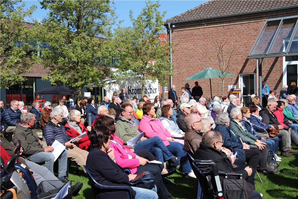 Eindrücke vom Gottesdienst im Gartenpark und dem Gemeindefest in und an der Christuskirche.