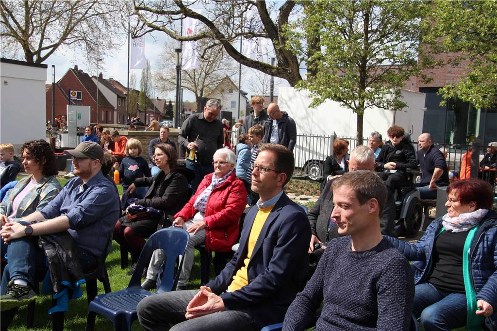 Eindrücke vom Gottesdienst im Gartenpark und dem Gemeindefest in und an der Christuskirche.