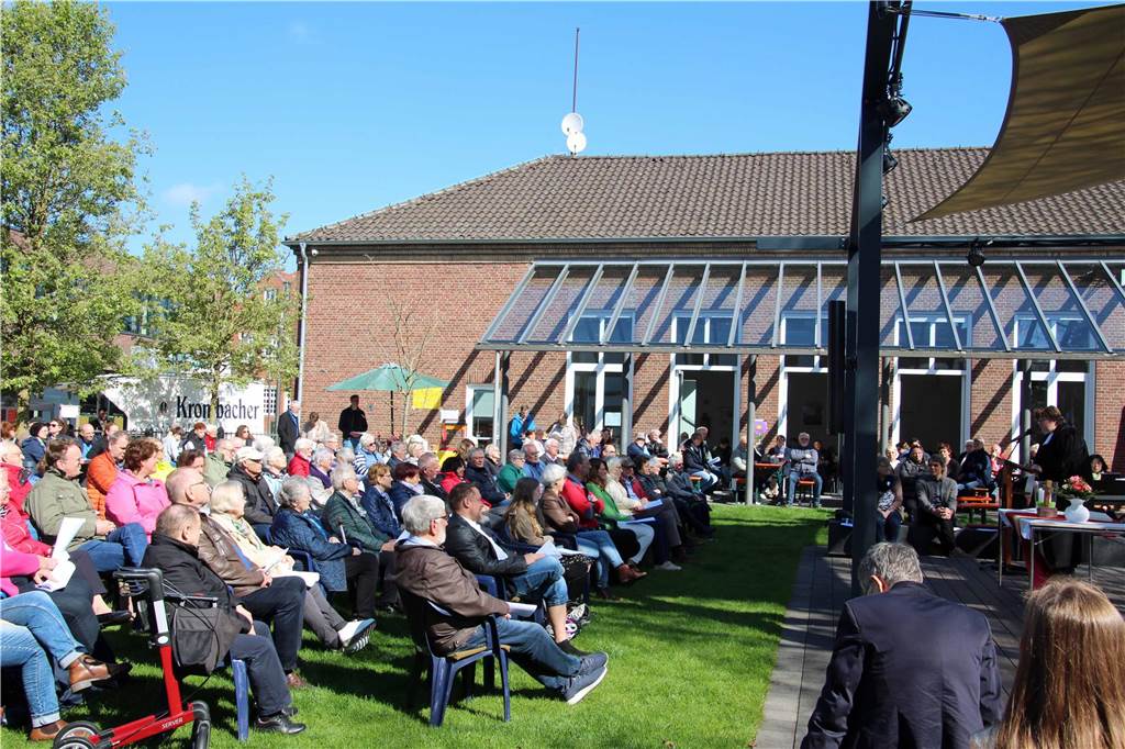 Eindrücke vom Gottesdienst im Gartenpark und dem Gemeindefest in und an der Christuskirche.