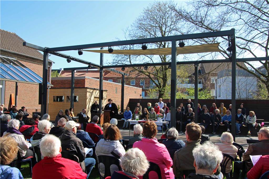 Eindrücke vom Gottesdienst im Gartenpark und dem Gemeindefest in und an der Christuskirche.
