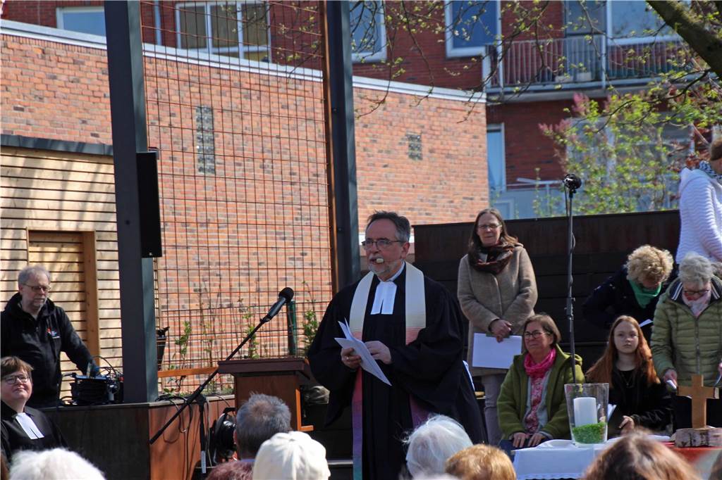 Eindrücke vom Gottesdienst im Gartenpark und dem Gemeindefest in und an der Christuskirche.