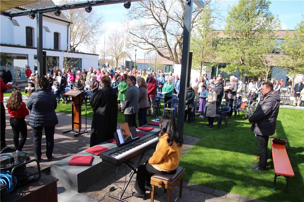 Eindrücke vom Gottesdienst im Gartenpark und dem Gemeindefest in und an der Christuskirche.