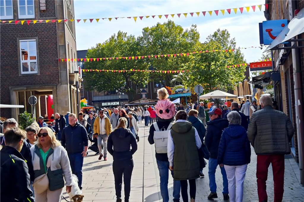 Viele Fotos vom Herbstmarkt in Ahaus: Ein Bummel durch die volle Innenstadt