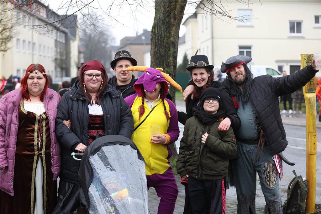 Karnevalsumzug 2023 in Selm: Viele Fotos von den Zuschauerinnen und Zuschauer Eindrücke vom Karnevalsumzug 2023 in Selm
