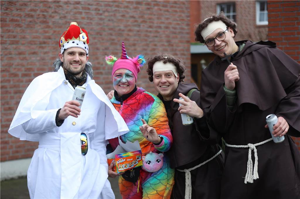 Karnevalsumzug 2023 in Selm: Viele Fotos von den Zuschauerinnen und Zuschauer Eindrücke vom Karnevalsumzug 2023 in Selm