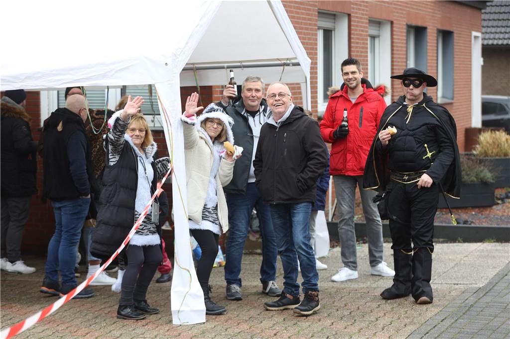 Karnevalsumzug 2023 in Selm: Viele Fotos von den Zuschauerinnen und Zuschauer Eindrücke vom Karnevalsumzug 2023 in Selm