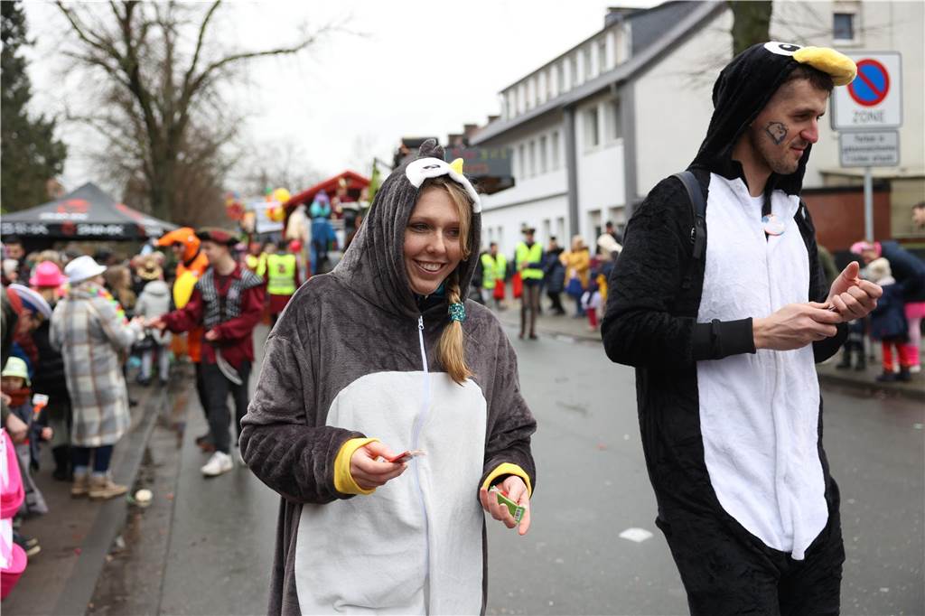 Karnevalsumzug 2023 in Selm: Viele Fotos von den Zuschauerinnen und Zuschauer Eindrücke vom Karnevalsumzug 2023 in Selm