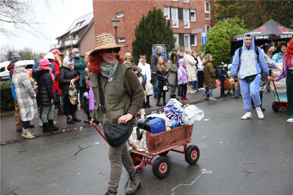 Karnevalsumzug 2023 in Selm: Viele Fotos von den Zuschauerinnen und Zuschauer Eindrücke vom Karnevalsumzug 2023 in Selm