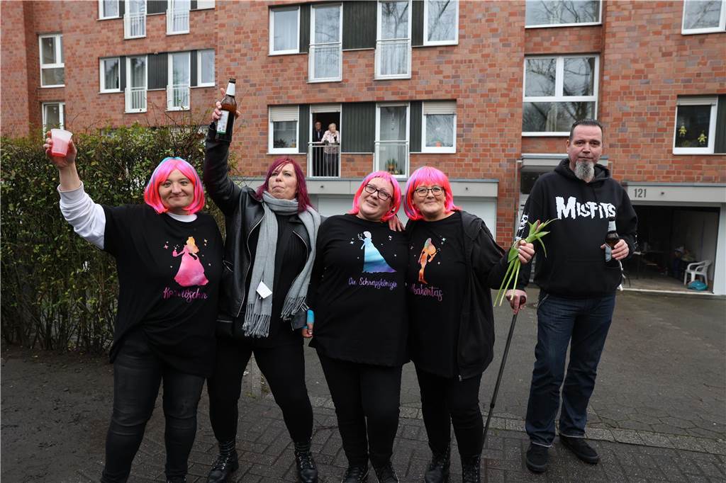 Karnevalsumzug 2023 in Selm: Viele Fotos von den Zuschauerinnen und Zuschauer Eindrücke vom Karnevalsumzug 2023 in Selm