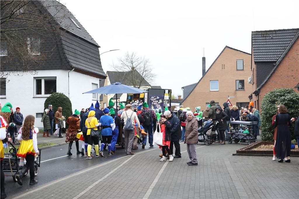 Karnevalsumzug 2023 in Selm: Viele Fotos von den Zuschauerinnen und Zuschauer Eindrücke vom Karnevalsumzug 2023 in Selm