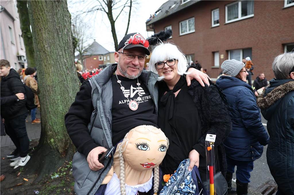 Karnevalsumzug 2023 in Selm: Viele Fotos von den Zuschauerinnen und Zuschauer Eindrücke vom Karnevalsumzug 2023 in Selm