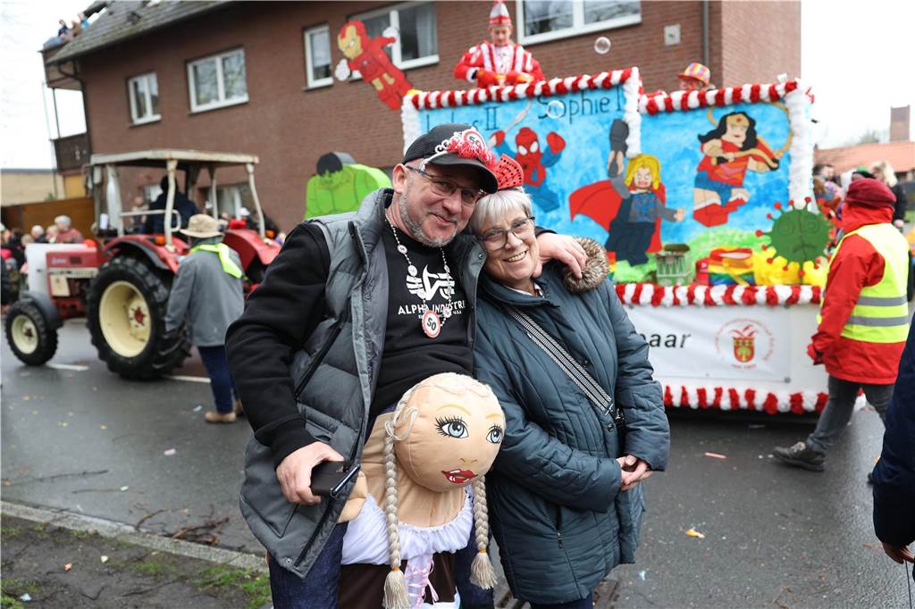 Karnevalsumzug 2023 in Selm: Viele Fotos von den Zuschauerinnen und Zuschauer Eindrücke vom Karnevalsumzug 2023 in Selm