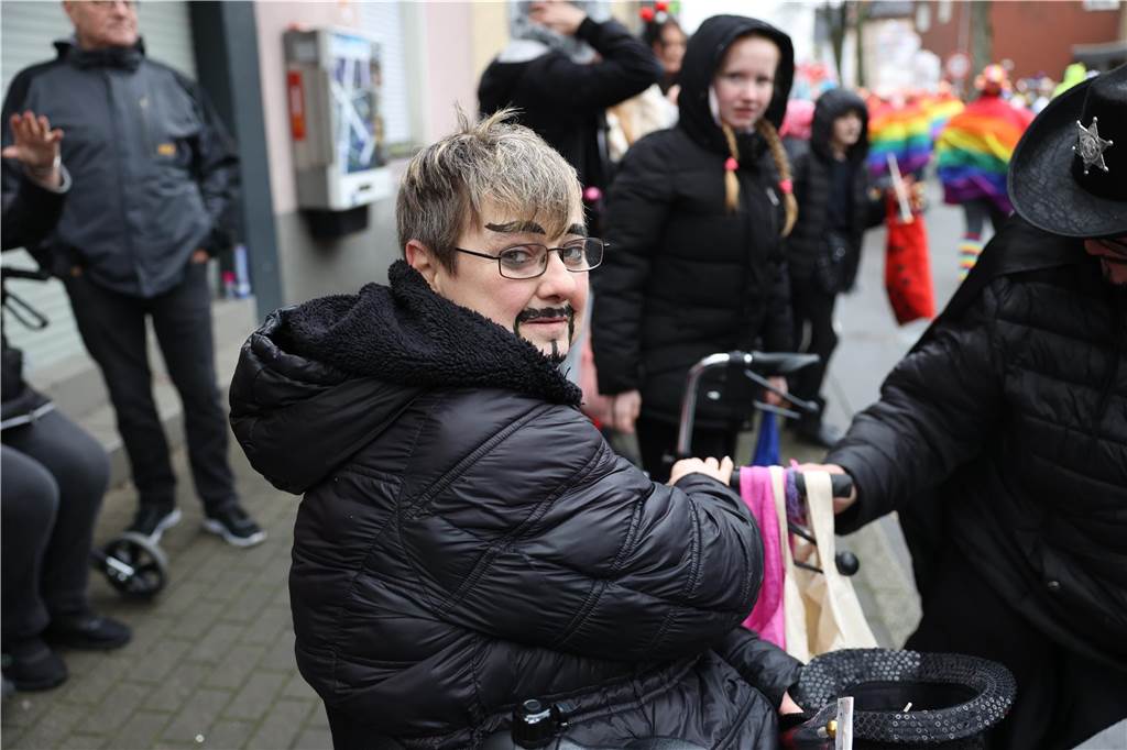 Karnevalsumzug 2023 in Selm: Viele Fotos von den Zuschauerinnen und Zuschauer Eindrücke vom Karnevalsumzug 2023 in Selm