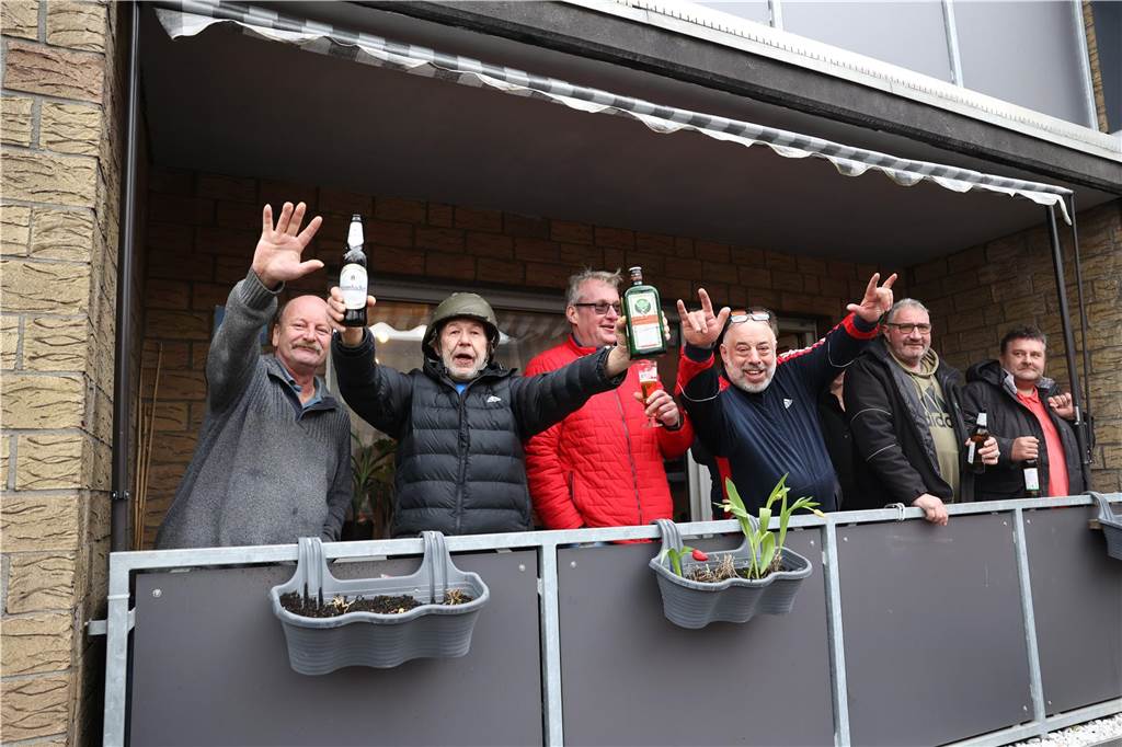 Karnevalsumzug 2023 in Selm: Viele Fotos von den Zuschauerinnen und Zuschauer Eindrücke vom Karnevalsumzug 2023 in Selm