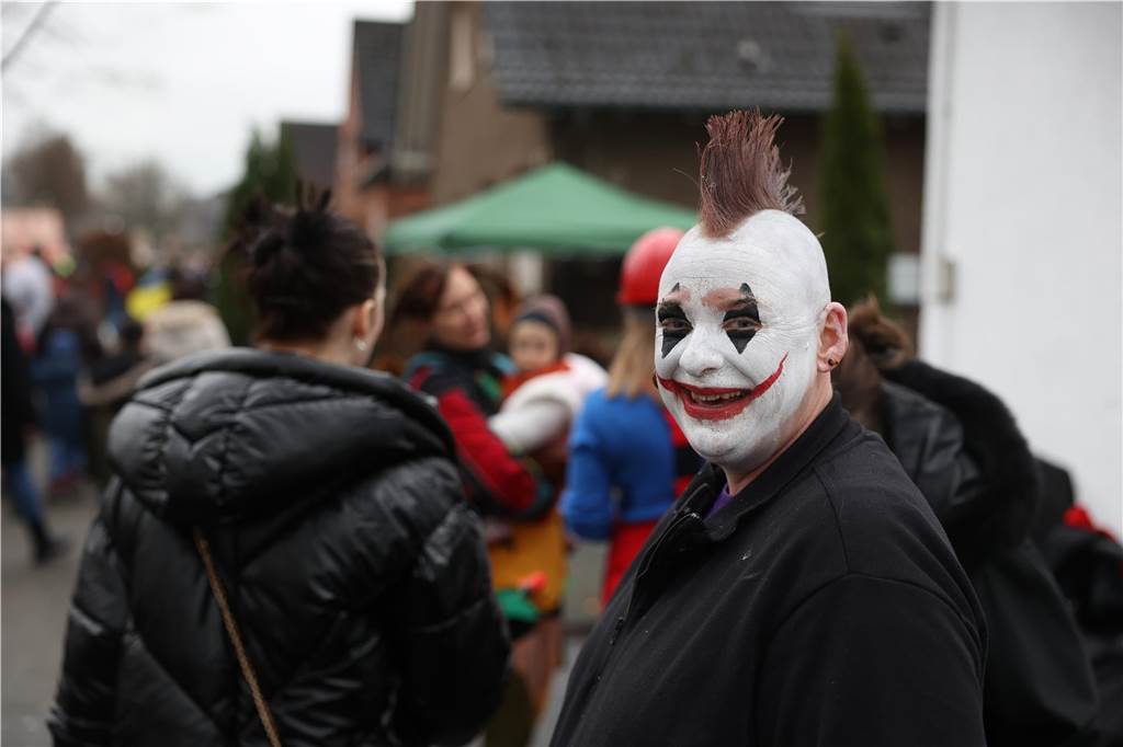 Karnevalsumzug 2023 in Selm: Viele Fotos von den Zuschauerinnen und Zuschauer Eindrücke vom Karnevalsumzug 2023 in Selm