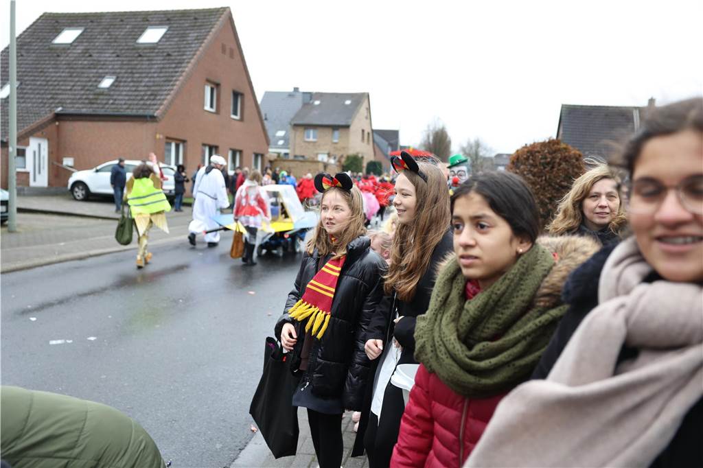 Karnevalsumzug 2023 in Selm: Viele Fotos von den Zuschauerinnen und Zuschauer Eindrücke vom Karnevalsumzug 2023 in Selm
