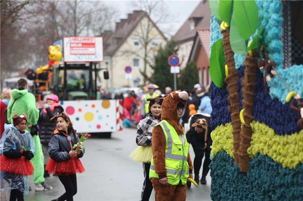 Karnevalsumzug 2023 in Selm: Viele Fotos von den Wagen und Fußgruppen Eindrücke vom Karnevalsumzug 2023 in Selm
