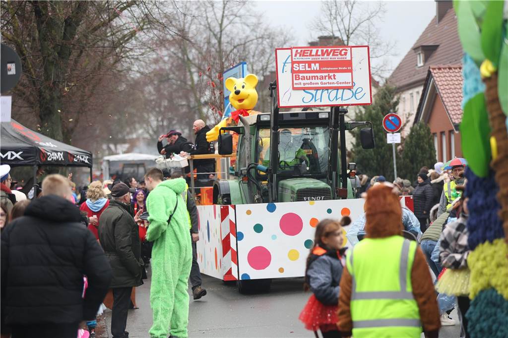 Karnevalsumzug 2023 in Selm: Viele Fotos von den Wagen und Fußgruppen Eindrücke vom Karnevalsumzug 2023 in Selm