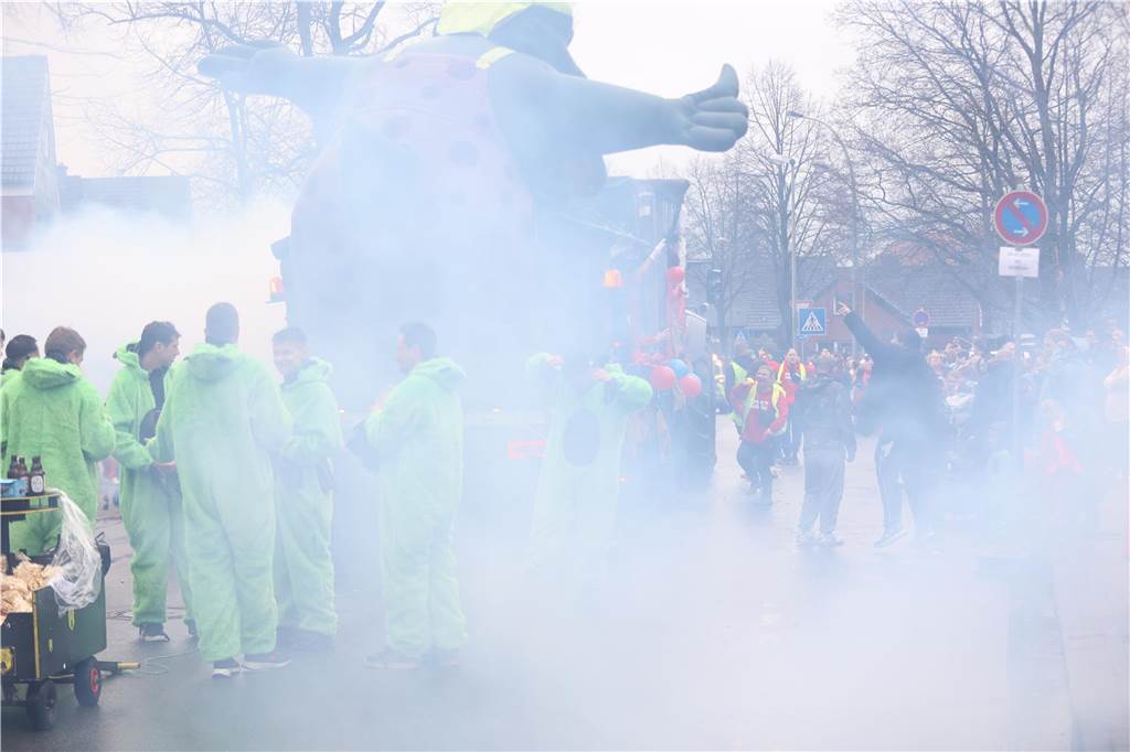 Karnevalsumzug 2023 in Selm: Viele Fotos von den Wagen und Fußgruppen Eindrücke vom Karnevalsumzug 2023 in Selm