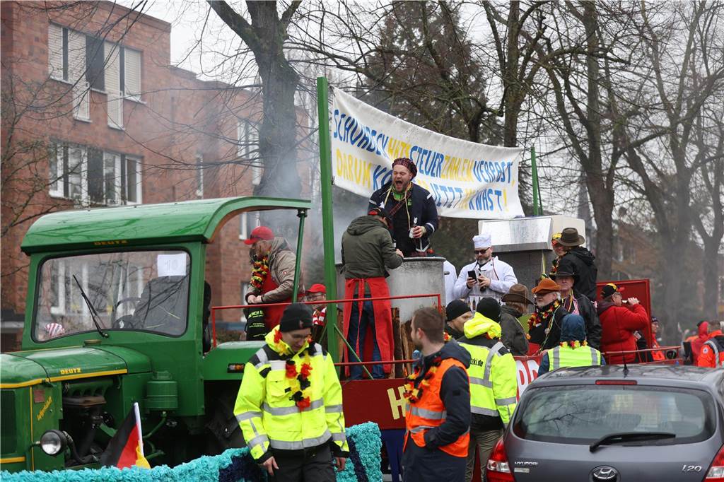 Karnevalsumzug 2023 in Selm: Viele Fotos von den Wagen und Fußgruppen Eindrücke vom Karnevalsumzug 2023 in Selm
