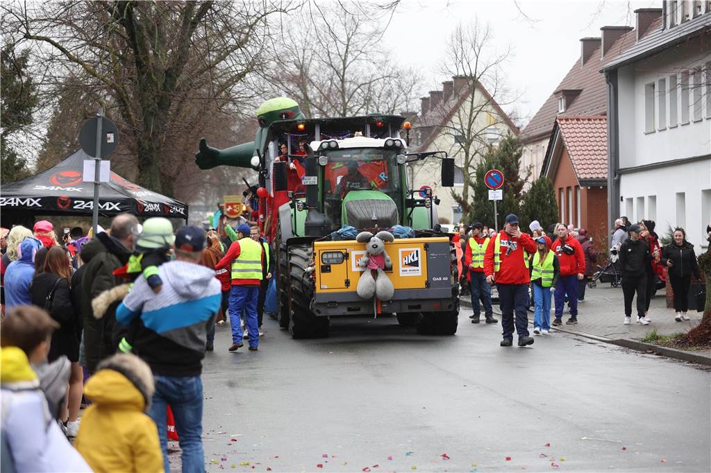 Karnevalsumzug 2023 in Selm: Viele Fotos von den Wagen und Fußgruppen Eindrücke vom Karnevalsumzug 2023 in Selm