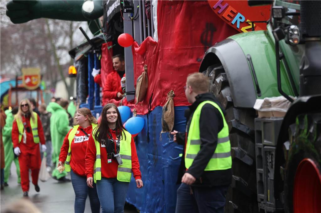 Karnevalsumzug 2023 in Selm: Viele Fotos von den Wagen und Fußgruppen Eindrücke vom Karnevalsumzug 2023 in Selm