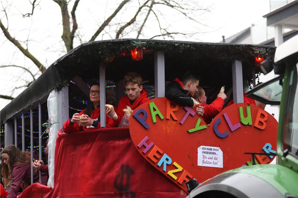 Karnevalsumzug 2023 in Selm: Viele Fotos von den Wagen und Fußgruppen Eindrücke vom Karnevalsumzug 2023 in Selm